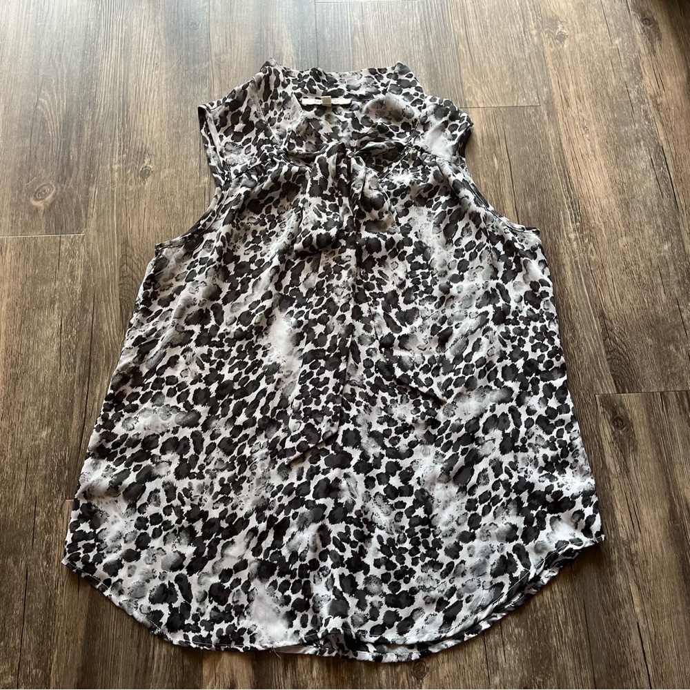 Daniel Rainn Tie Neck Black & Grey Animal Print Sleeveless Blouse Sz M